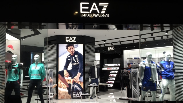 Suasana Open Store EA7 Emporio Armani. Foto: Ratmia Dewi/kumparan