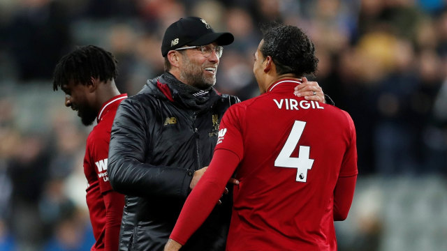 Ekspresi bahagia Klopp usai Liverpool menang. Foto: Reuters/Lee Smith