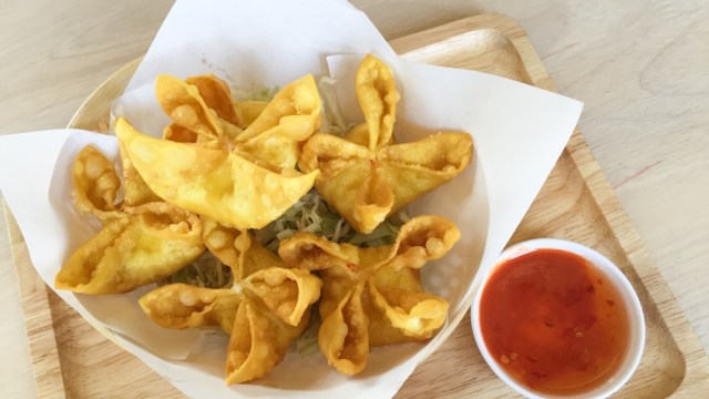 Pangsit goreng isi mi instan Foto: Shutterstock