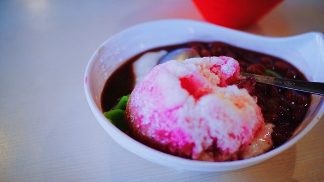Es Pisang Ijo Kacang Foto: Mela Nurhidayati/kumparan