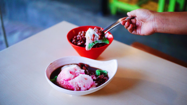 Es Pisang Ijo Kacang Foto: Mela Nurhidayati/kumparan