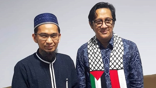 Andre Taulany menyambangi Ustaz Adi Hidayat dan meminta maaf. Foto: Instagram/@ustadzadihidayat