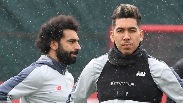 Mohamed Salah dan Roberto Firmino di sesi latihan Liverpool. Foto: AFP/Paul Ellis