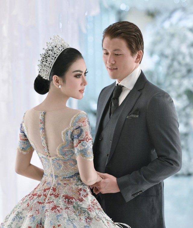 Syahrini dan Reino Barack di acara 'Syahreino Dinner Silaturahmi' Foto: Instagram @princessyahrini