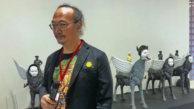 Seniman Heri Dono di Motomoto Indonesia. Foto: Dok. Stephanie Elia/kumparan