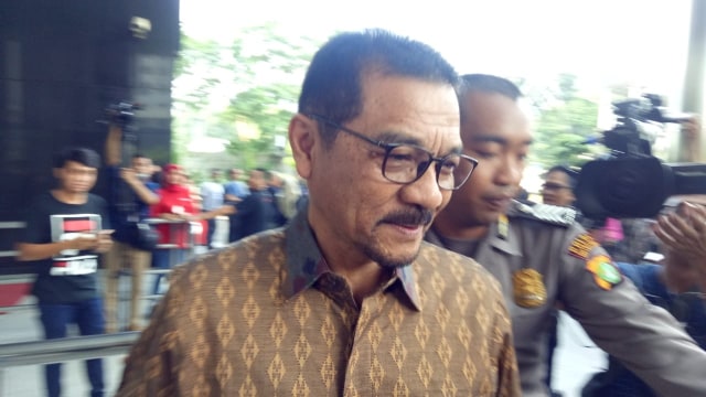 Eks Mendagri, Gamawan Fauzi diperiksa sebagai saksi kasus korupsi e-KTP di Gedung KPK. Foto: Aprilandika Pratama/kumparan