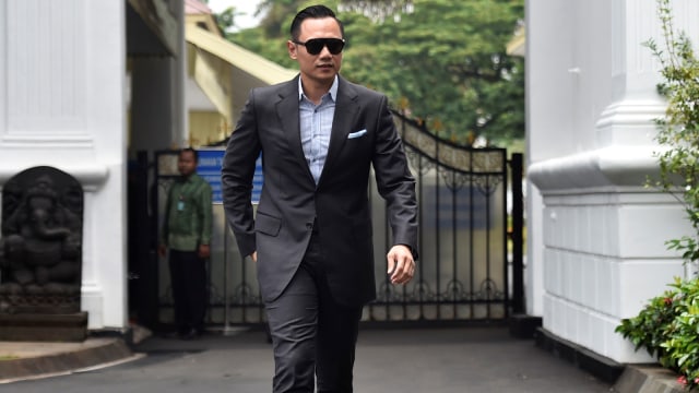 Komandan Satuan Bersama (Kogasma) Partai Demokrat, Agus Harimurti Yudhoyono (AHY) meninggalkan Kompleks Istana Kepresidenan usai bertemu dengan Presiden Joko Widodo. Foto: ANTARA FOTO/Puspa Perwitasari