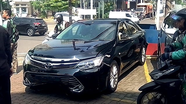 Camry tabrak ojek online di Mampang. Foto: Dok. Istimewa