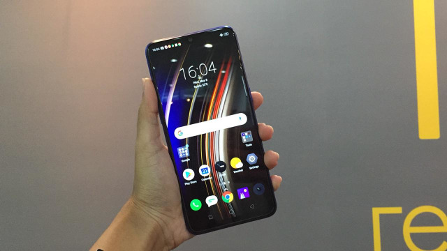 Smartphone Realme 3 Pro. Foto: Astrid Rahadiani/kumparan
