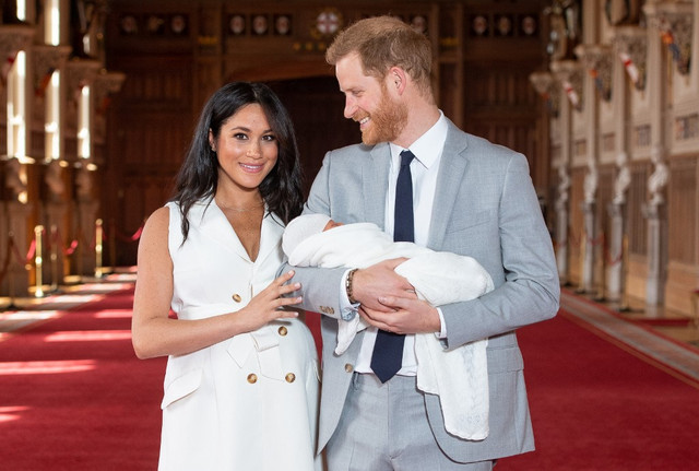 Penampilan perdana Meghan Markle dan bayinya setelah melahirkan. Foto: Dominic Lipinski / POOL / AFP