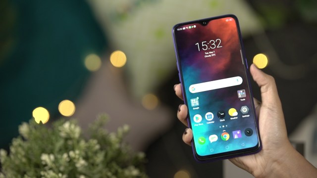 Smartphone Realme 3 Pro. Foto: Aria Saputro/kumparan