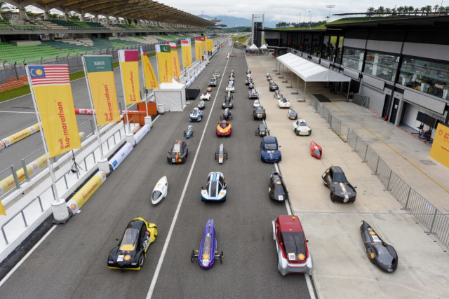 26 mobil hemat energi dari berbagai negara di Asia saat berkompetisi di Shell Eco Marathon Asia 2019 yang berlokasi di Sirkuit Sepang International, Malaysia | Foto: Dok. Kukis Unila