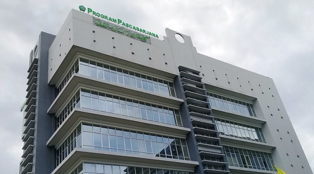 Tampak foto gedung Pascasarjana Unisma yang memiliki tujuh lantai.(foto dokumen).