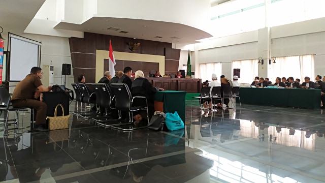 Suasana sidang lanjutan Habib Bahar bin Smith dengan agenda pemeriksaan saksi di Kota Bandung. Foto: Rachmadi Rasyad/kumparan
