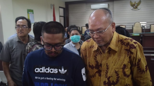 Mantan Bupati Malang, Rendra Kresna (kanan) divonis 6 tahun penjara. Foto: Dok. Istimewa