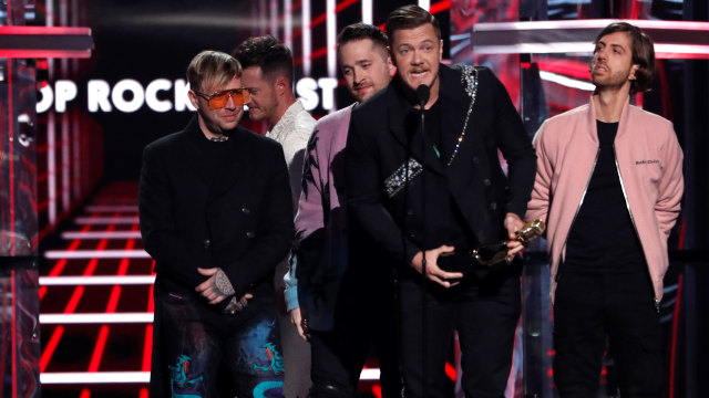 Band Rock asal Amerika Serikat, Imagine Dragons, menjadi penampil di acara pembukaan final Liga Champions. Foto: REUTERS/Mario Anzuoni