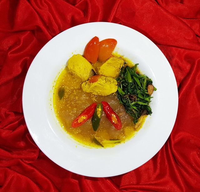 Papeda Ikan Kuah Kuning siap disantap-Foto Lazore 