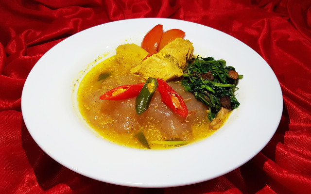 Papeda Ikan Kuah Kuning siap disantap-Foto Lazore 