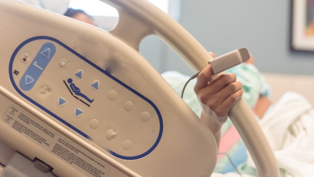 Ilustrasi menjelang persalinan di RS Foto: Shutterstock