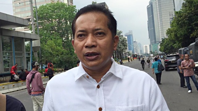 Wakil Ketua Umum Partai Gerindra Ferry Juliantono hadir di demo pendukung 02 di depan Bawaslu RI. Foto: Lutfa Darmawan/kumparan