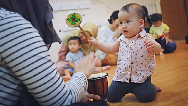 Kelas bermain sensori di Rumah Dandelion di Jakarta. Foto: Aditia Noviansyah dan Putri Sarah Arifira/kumparan