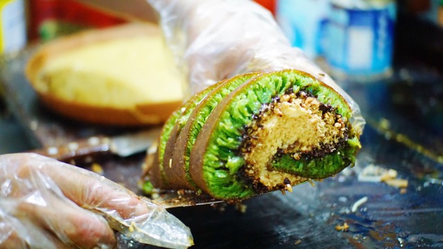 Martabak Gulung Pandan Bangka Akim Foto: Mela Nurhidayati/kumparan