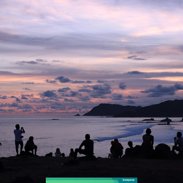 Saat-saat sunset di Bukit Merese, Lombok, NTB. Foto: Aria Sankhyaadi/kumparan