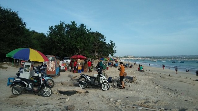 Suasana sore di Pantai Kelan, Badung (kanalbali/KAD)