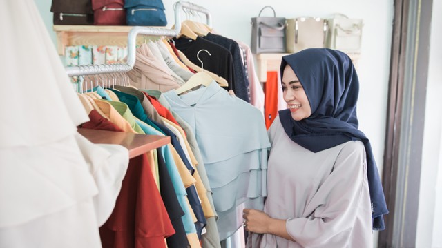 Ilustrasi baju Lebaran. Foto: Shutter Stock