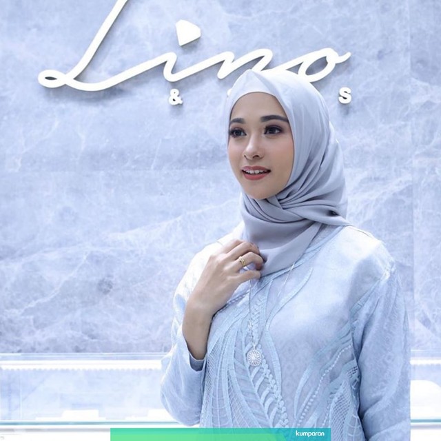 Aktris Poppy Bunga di acara Lino & Sons. Foto: Instagram @poppybungariphat