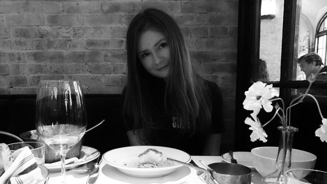 Anna Sorokin, sosialita palsu yang dihukum 4 tahun penjara atas kasus penipuan. Foto: dok. Instagram @theannadelvey