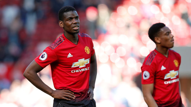 Ekspresi kekecewaan Paul Pogba dan Anthony Martial usai laga menghadapi Cardiff City Foto: REUTERS/Andrew Yates