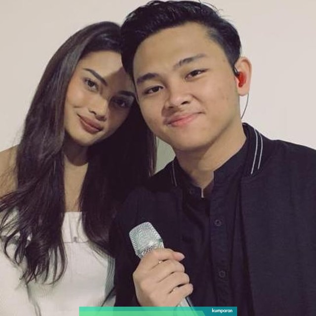 Aldy Maldini (kanan) dan Erika Carlina (kiri). Foto: Instagram @aldymldni