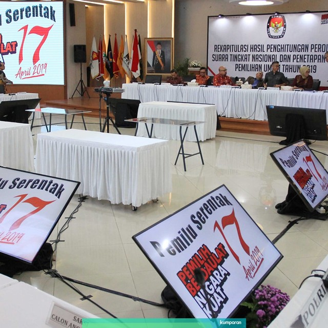 Rekapitulasi hasil perhitungan perolehan suara tingkat nasional dan penetapan hasil pemilihan umum tahun 2019 di Gedung KPU, Jakarta, Senin (13/5/2019). Foto: Irfan Adi Saputra/kumparan