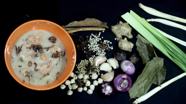 Kanji rumbi, dan aneka rempah untuk membuatnya. Foto: Suparta/acehkini 