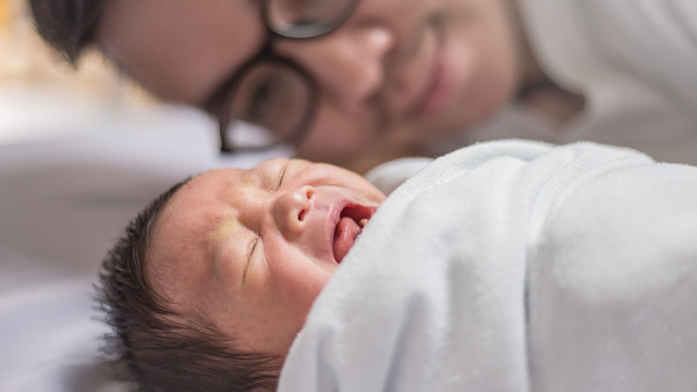 ilustrasi ayah dan bayi baru lahir Foto: shutterstock