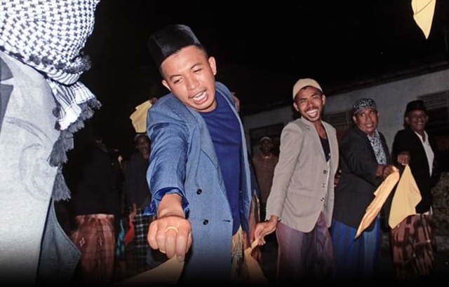 Tradisi Hadrat jelang sahur di Negeri Morella, Minggu (12/5). Dok: Hausihu Photosoper