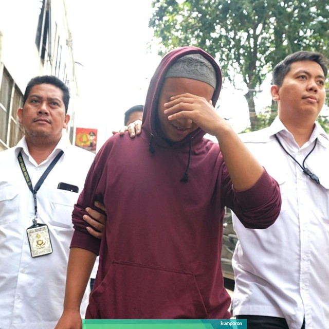 HS, pria yang mengancam akan memenggal kepala Jokowi, saat di Polda Metro Jaya, Jakarta. Foto: Nugroho Sejati/kumparan