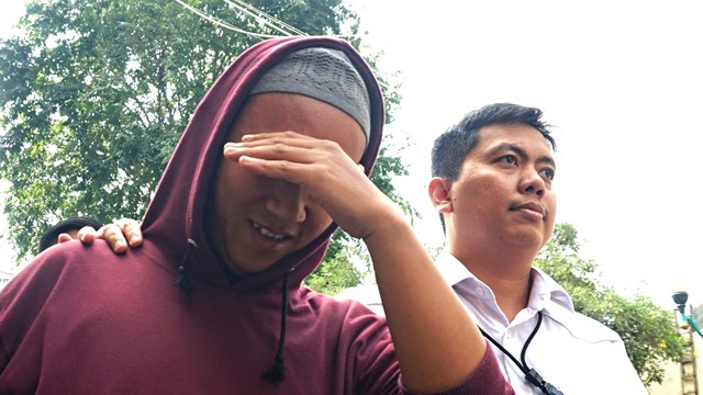 HS, pria yang mengancam akan memenggal kepala Jokowi, saat di Polda Metro Jaya, Jakarta. Foto: Nugroho Sejati/kumparan
