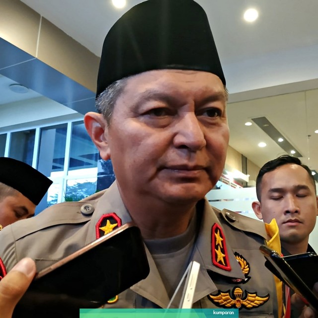 Kapolda Jawa Tengah Irjen Pol, Rycko Amelza Dahniel saat menjawab pertanyaan awak media di Mapolda Jawa Tengah. Foto: Afiati Tsalitsati/kumparan
