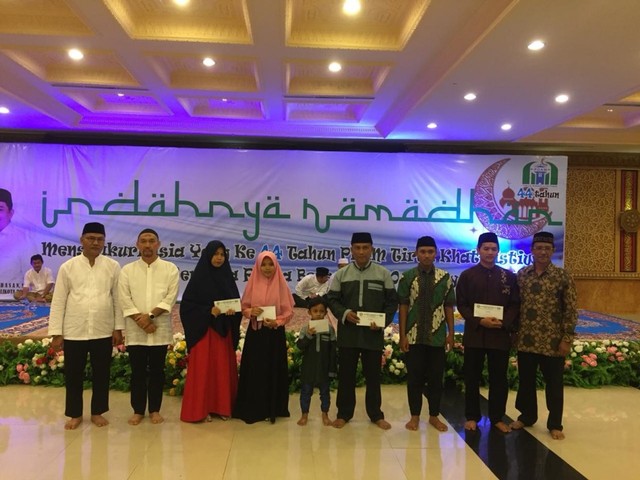 Acara syukuran dan buka bersama anak panti asuhan yang digelar PDAM Tirta Khatulistiwa, peringati ulang tahun ke-44 yang diselenggarakan di aula Masjid Mujahidin. Foto: Teri