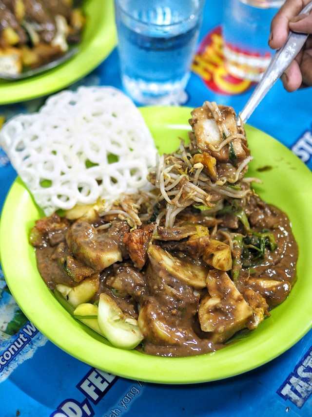 Rujak Cingur Surabaya - by @eattemptationsby