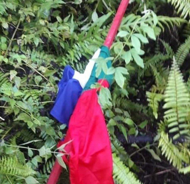 Bendera RMS ditemukan di Dusun Siwang, Urimesing, Kecamatan Nusaniwe Kota Ambon, Rabu (15/5). (Foto: istimewa)