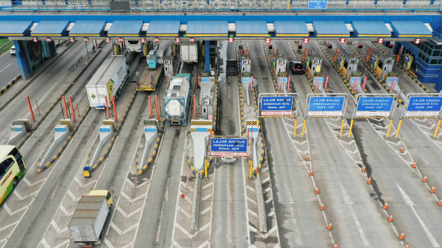 Foto udara Gerbang Tol Cikarang Utama di Bekasi, Jawa Barat. Foto: ANTARA FOTO/Hafidz Mubarak A