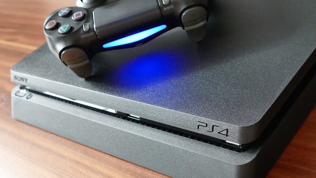 Sony PlayStation 4 Slim. Foto: InspiredImages via Pixabay
