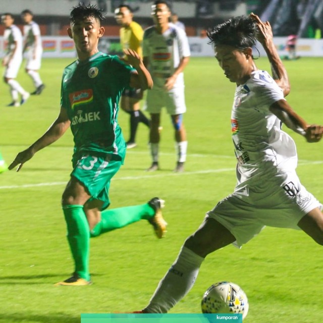 Laga PSS Sleman vs Arema FC Foto: ANTARA FOTO/Andreas Fitri Atmoko/pras