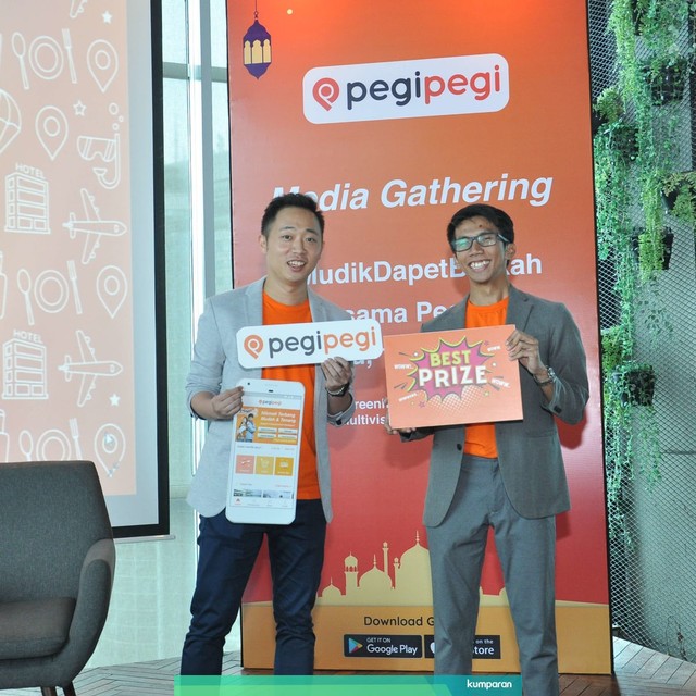 Ryan Kartawidjaja (kiri) dan Busyra Oryza (kanan) dalam konferensi pers #MudikDapetBerkah Pegipegi di Green House, Jakarta, Rabu (15/5). Foto: Pegipegi