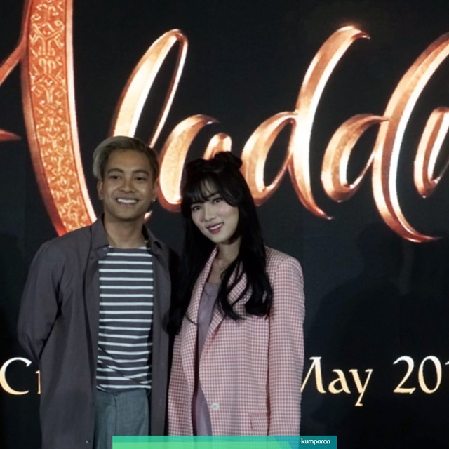 Musisi Gamaliel dan Isyana Sarasvati memberikan keterangan pers terkait kolaborasi mereka dalam lagu 'A Whole New World' di Jakarta, Jumat. Foto: Fanny Kusumawardhani/kumparan