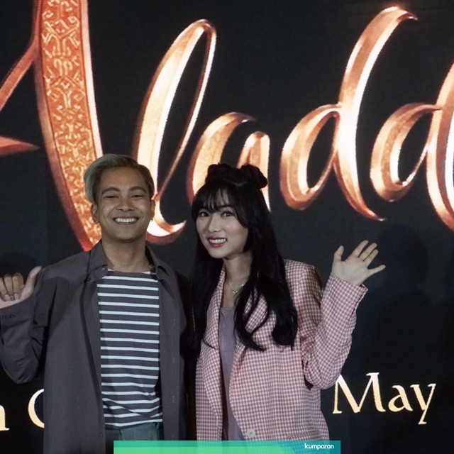 Musisi Gamaliel dan Isyana Sarasvati memberikan keterangan pers terkait kolaborasi mereka dalam lagu 'A Whole New World' di Jakarta, Jumat. Foto: Fanny Kusumawardhani/kumparan