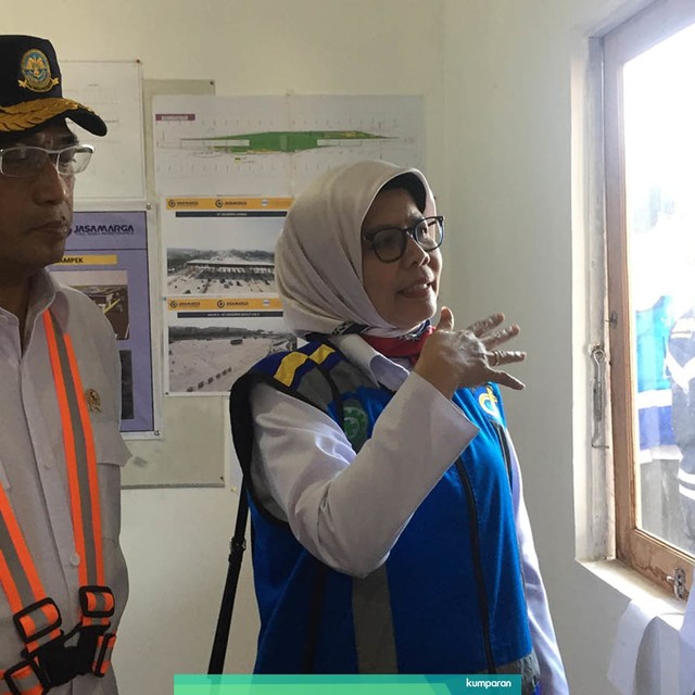 Menteri Perhubungan, Budi Karya saat di Gerbang Tol Cikampek Utama. Foto: Moh Fajri/kumparan